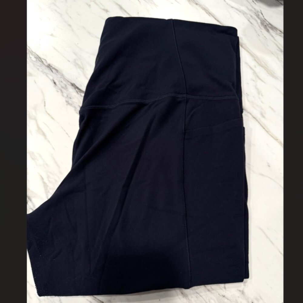 Athleta Navy Salutation Stash Pocket II Capri Leggings